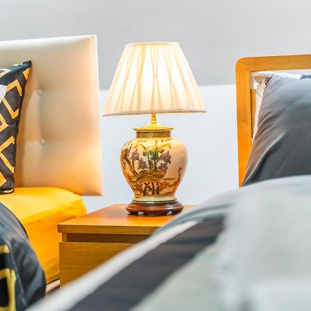 ברמינגהאם Exquisite 2-Bedroom Penthouse-Sleeps 7-Free Parking With Workstations & High-Speed Wifi מראה חיצוני תמונה