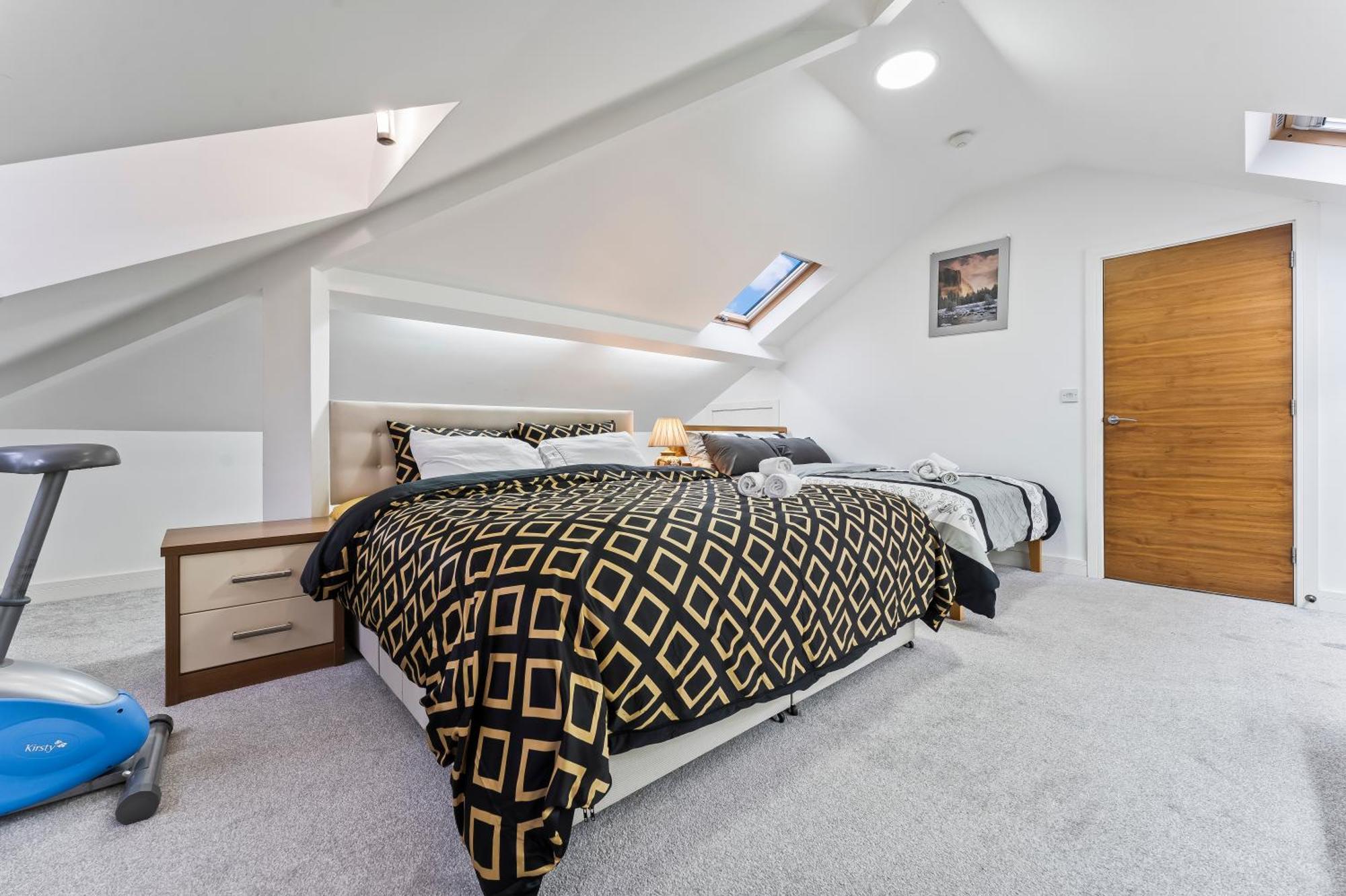 ברמינגהאם Exquisite 2-Bedroom Penthouse-Sleeps 7-Free Parking With Workstations & High-Speed Wifi מראה חיצוני תמונה