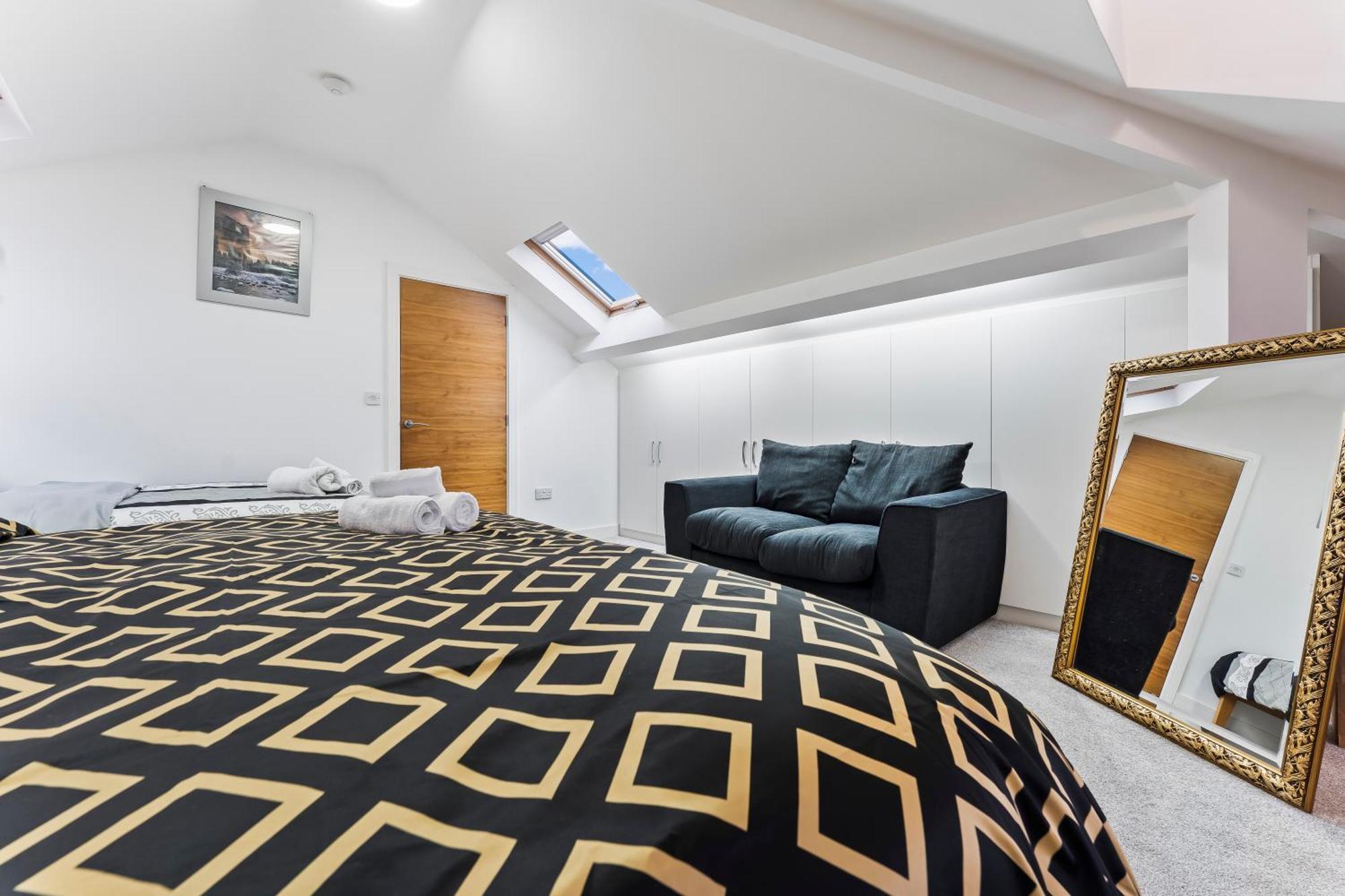 ברמינגהאם Exquisite 2-Bedroom Penthouse-Sleeps 7-Free Parking With Workstations & High-Speed Wifi מראה חיצוני תמונה