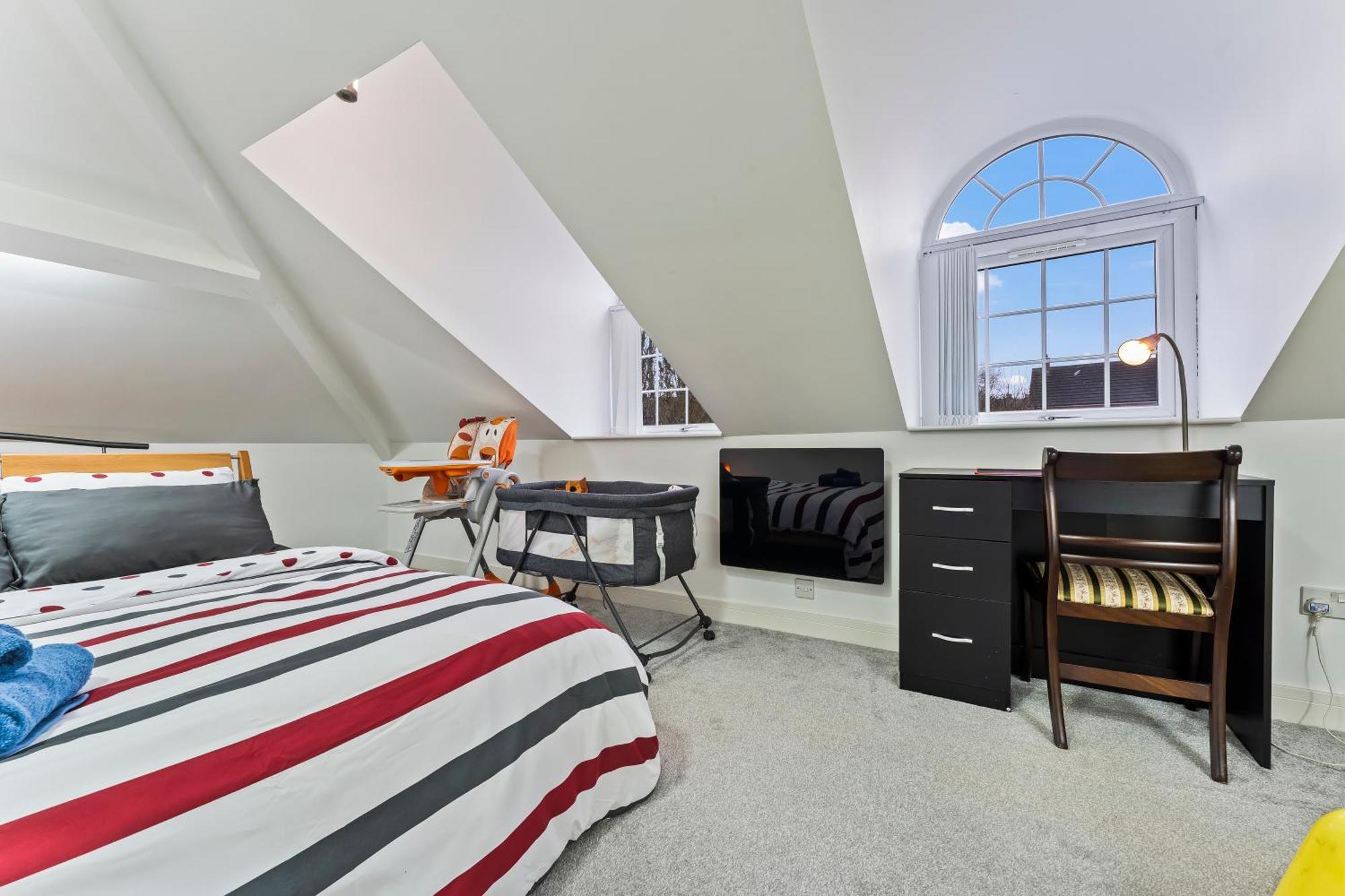 ברמינגהאם Exquisite 2-Bedroom Penthouse-Sleeps 7-Free Parking With Workstations & High-Speed Wifi מראה חיצוני תמונה
