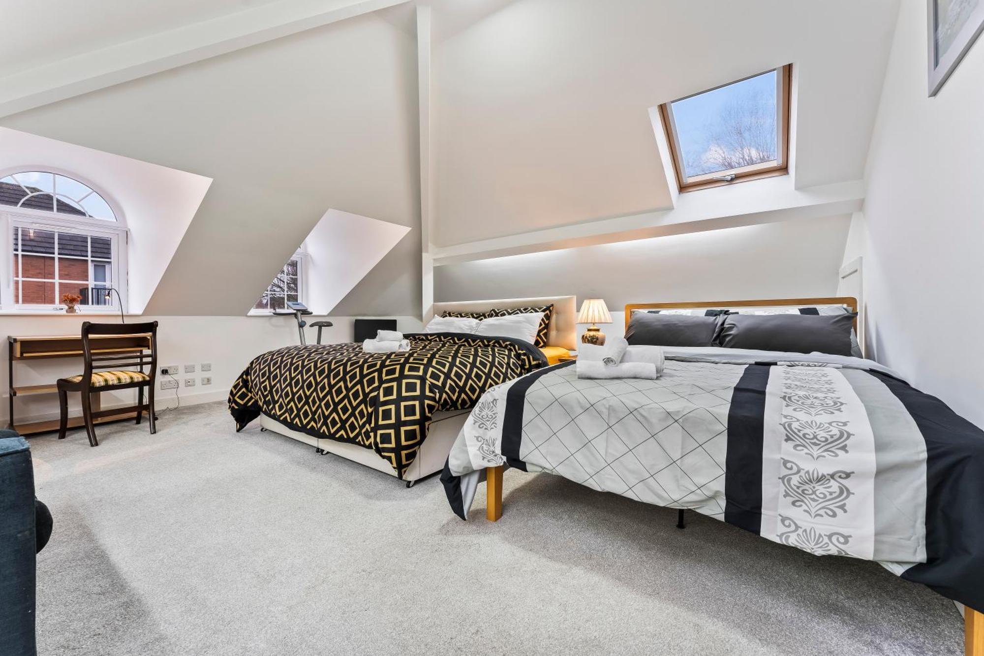 ברמינגהאם Exquisite 2-Bedroom Penthouse-Sleeps 7-Free Parking With Workstations & High-Speed Wifi מראה חיצוני תמונה